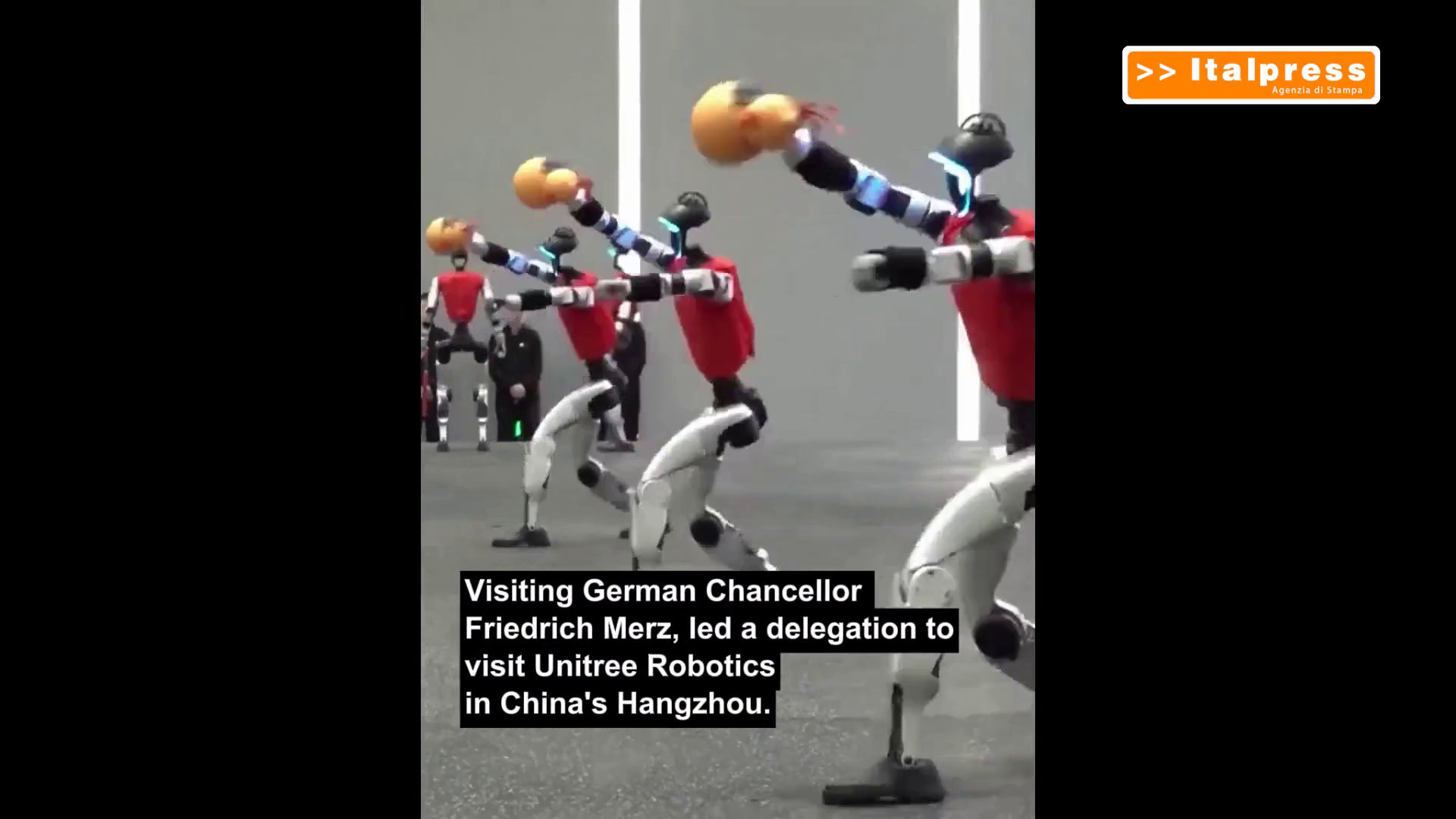 Il cancelliere tedesco Merz visita un'azienda cinese di robot umanoidi