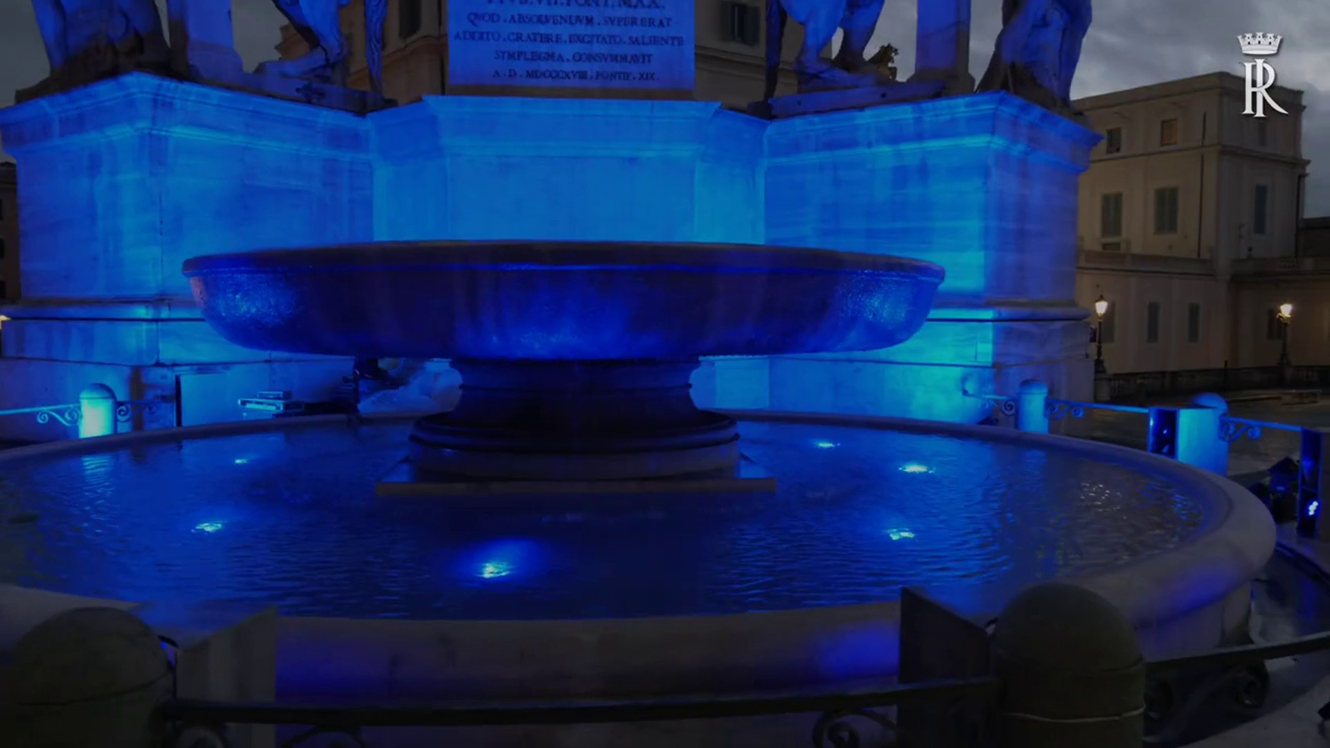 Giornata dell'Autismo, a Roma Fontana dei Dioscuri si illumina di blu