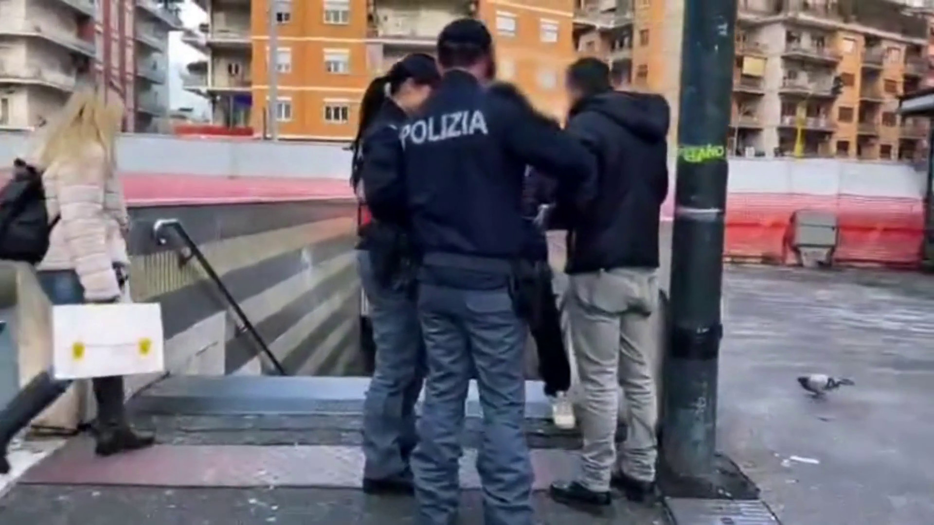 A Roma controlli della polizia per la sicurezza nelle periferie, 18 arresti