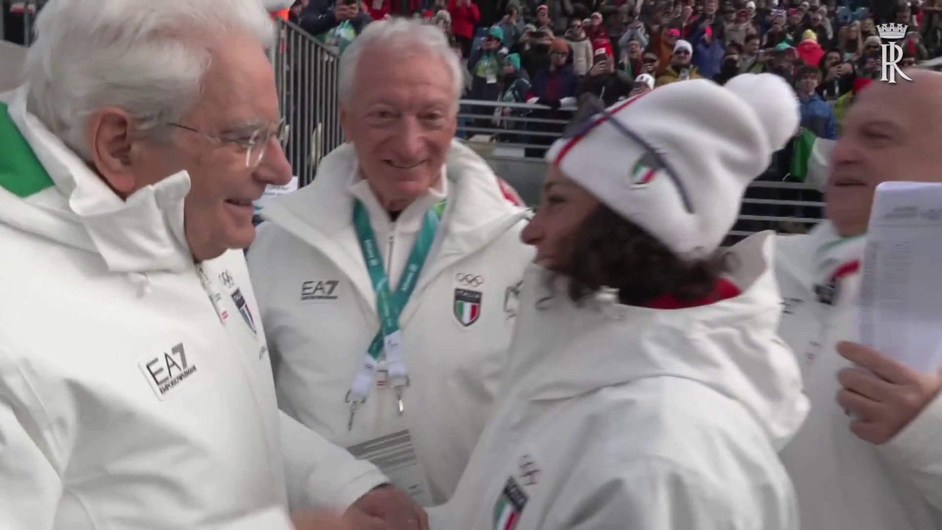 Mattarella abbraccia Brignone dopo l'oro e assiste alla premiazione