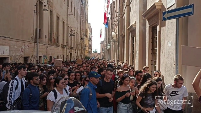 Crollo all'Università di Cagliari, gli studenti scendono in piazza