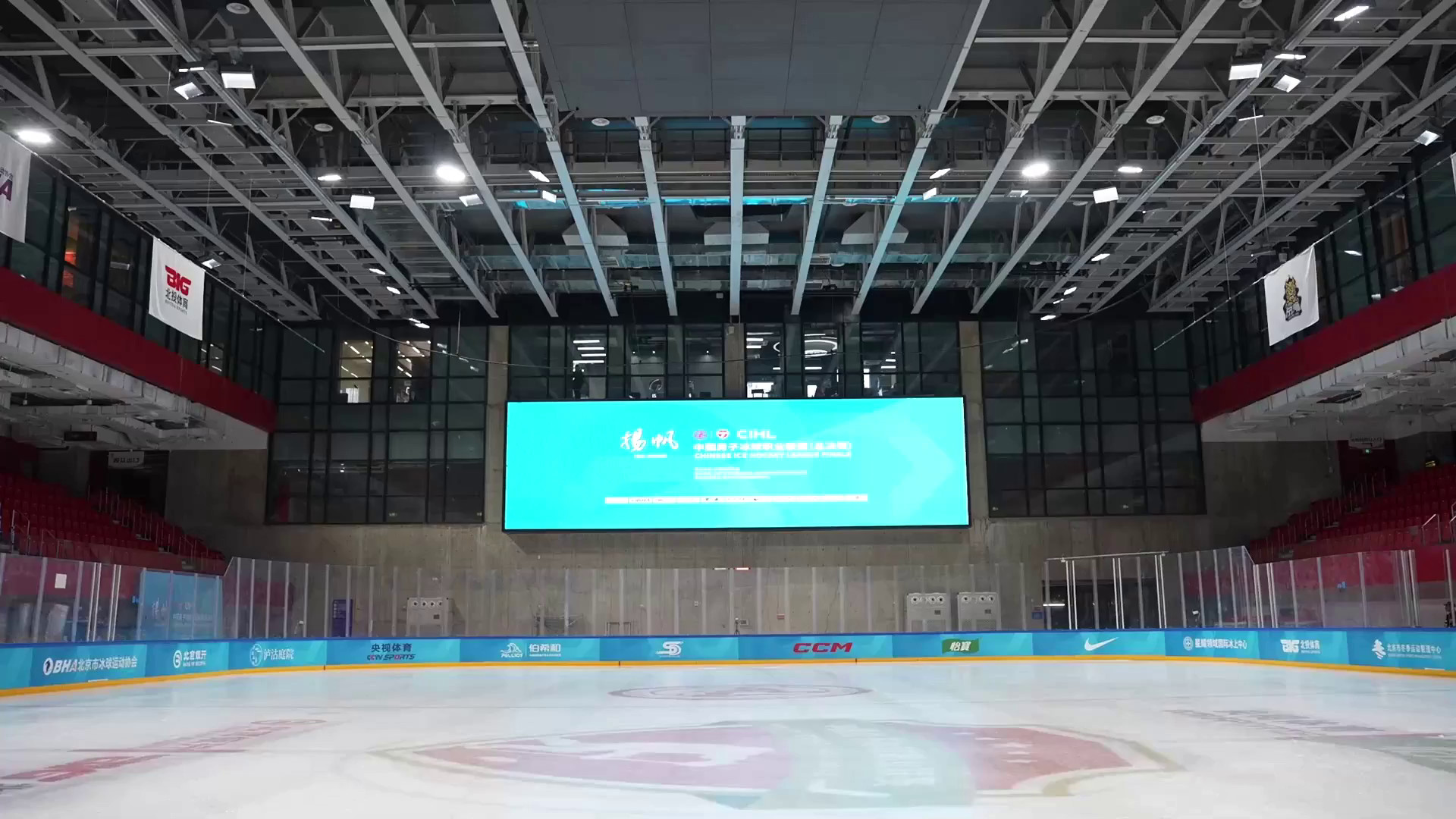 Cina: Pechino, nazionale di hockey su ghiaccio si allena con giovani atleti