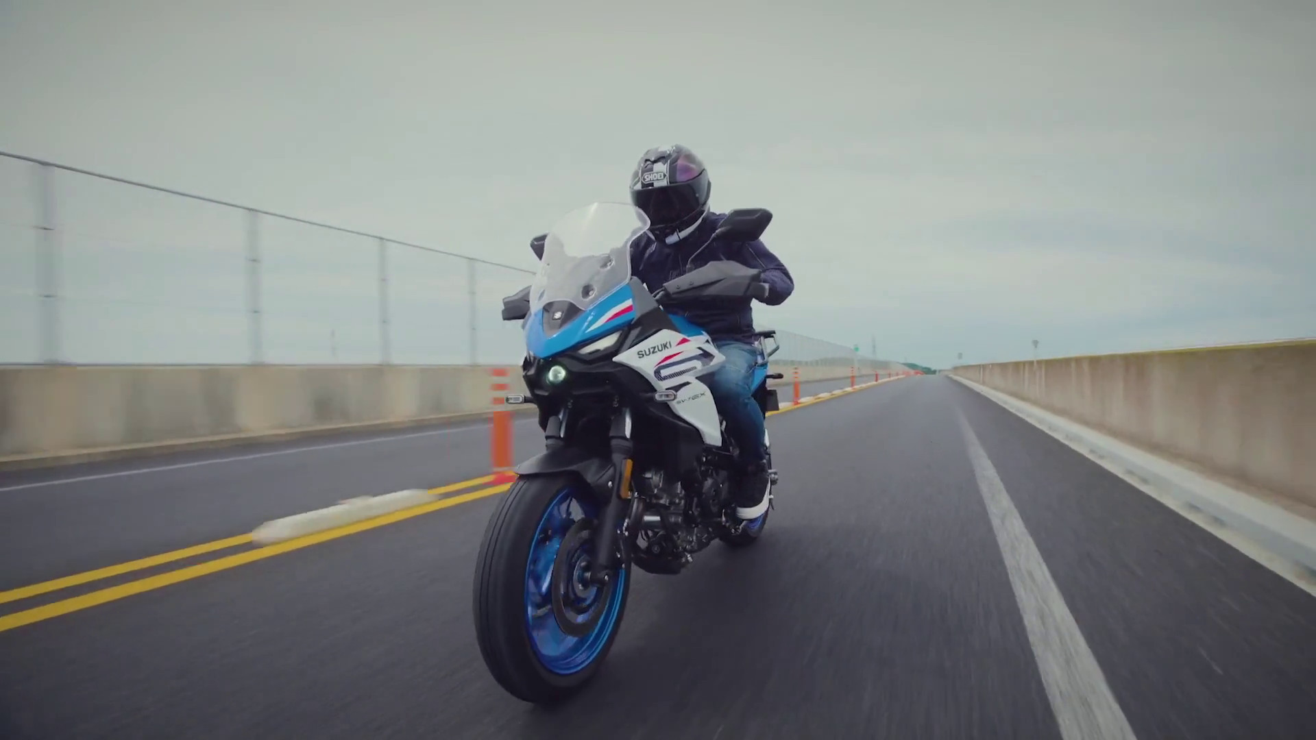 Suzuki SV-7GX, la nuova crossover stradale ha debuttato a EICMA