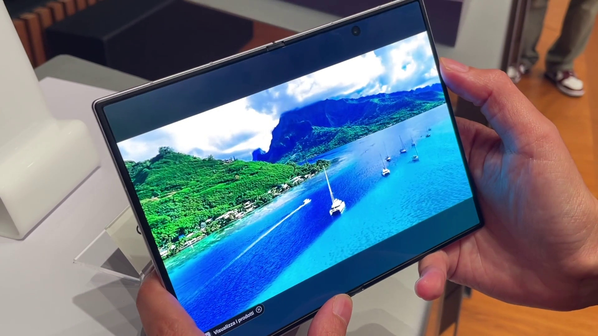 Samsung lancia la nuova serie di pieghevoli Galaxy Z tra AI e innovazione