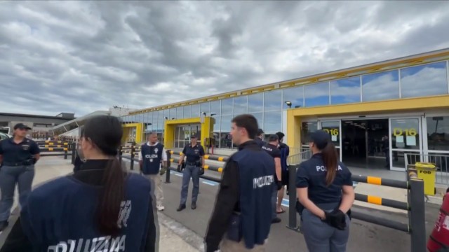 Contrasto a immigrazione irregolare, espulsi e rimpatriati 19 cittadini egiziani Contrasto a immigrazione irregolare, espulsi e rimpatriati 19 cittadini egiziani