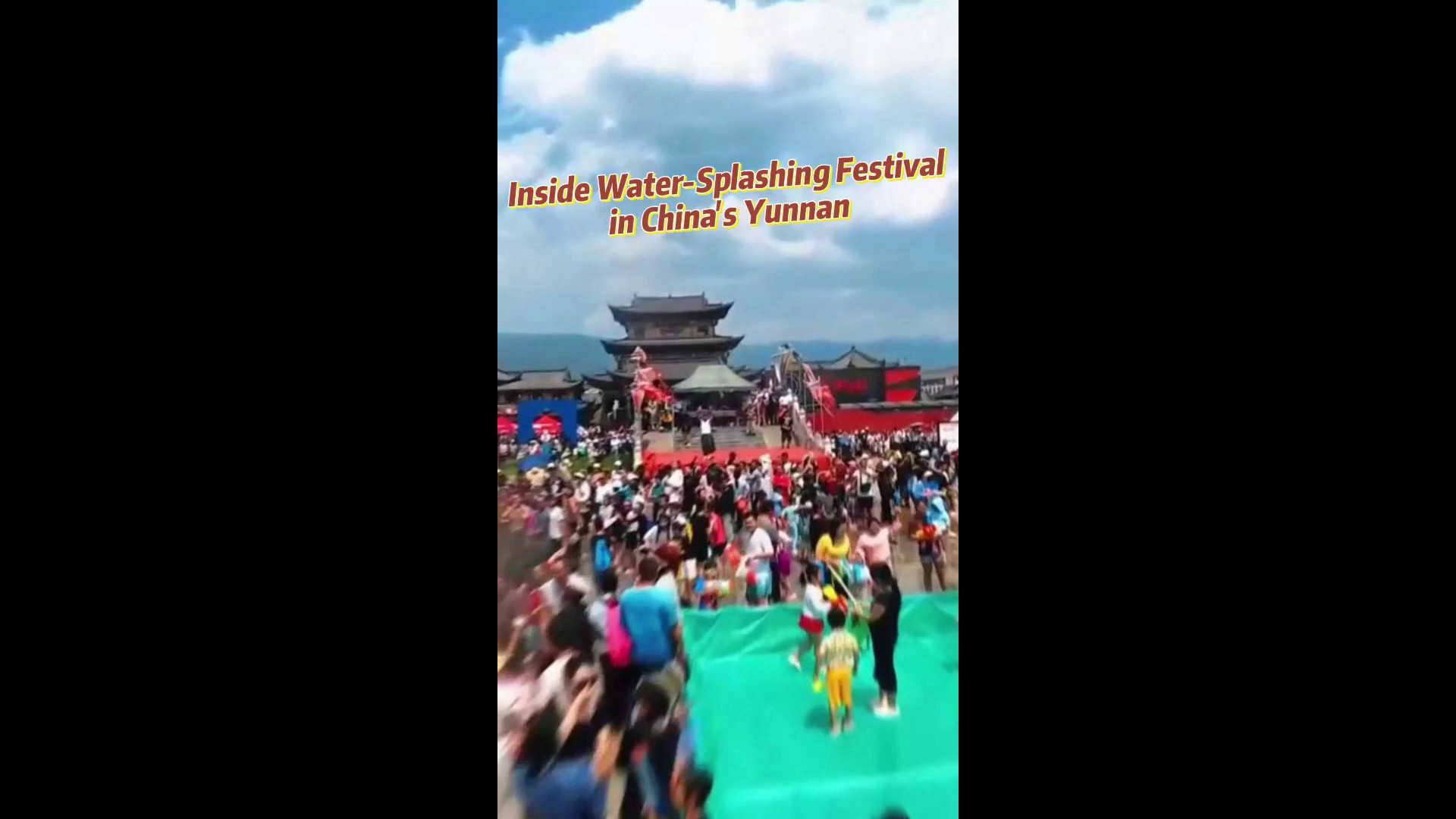 Cina, un drone mostra il cuore del Festival degli spruzzi d’acqua