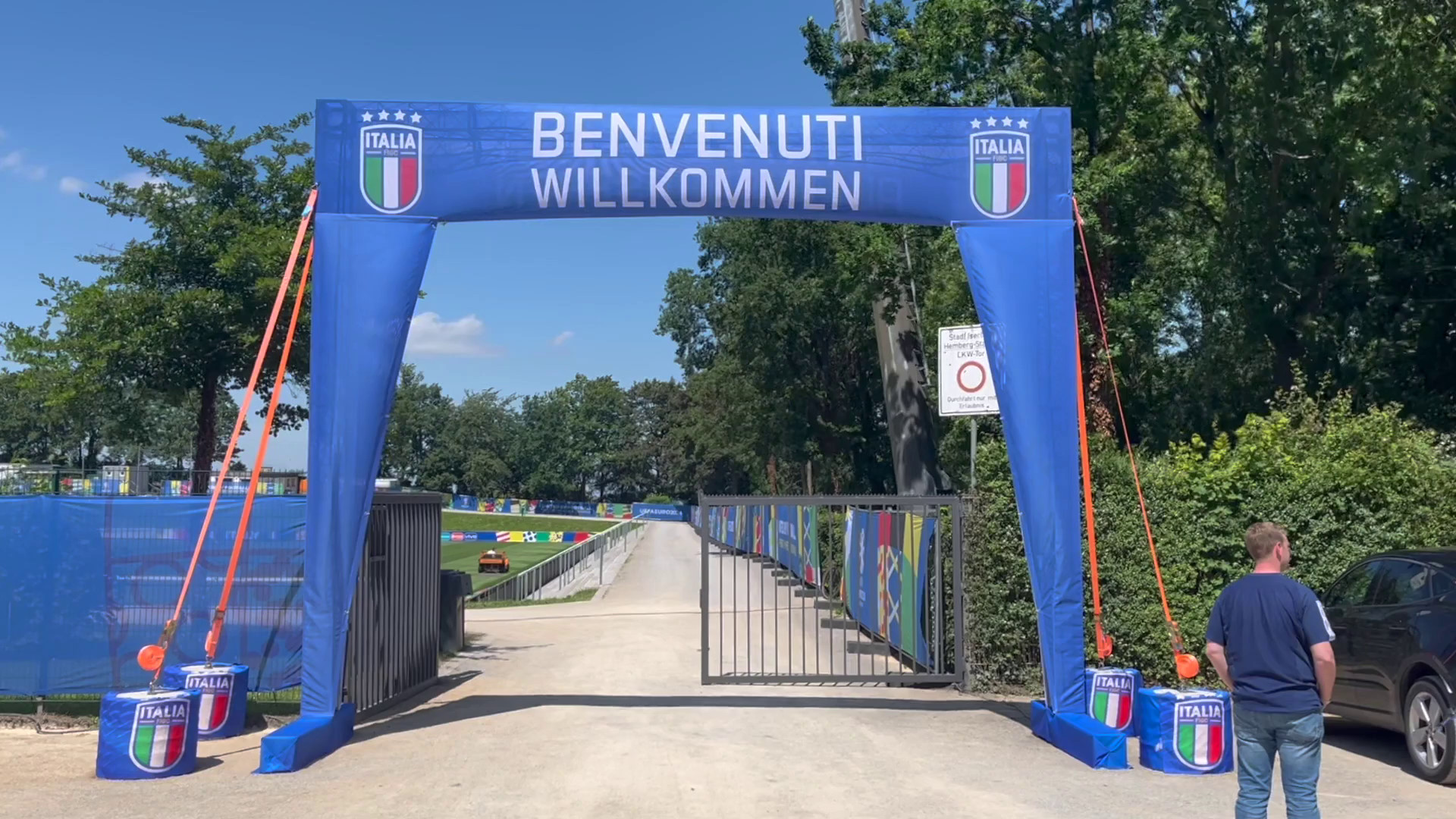 Italia, e adesso giù la maschera