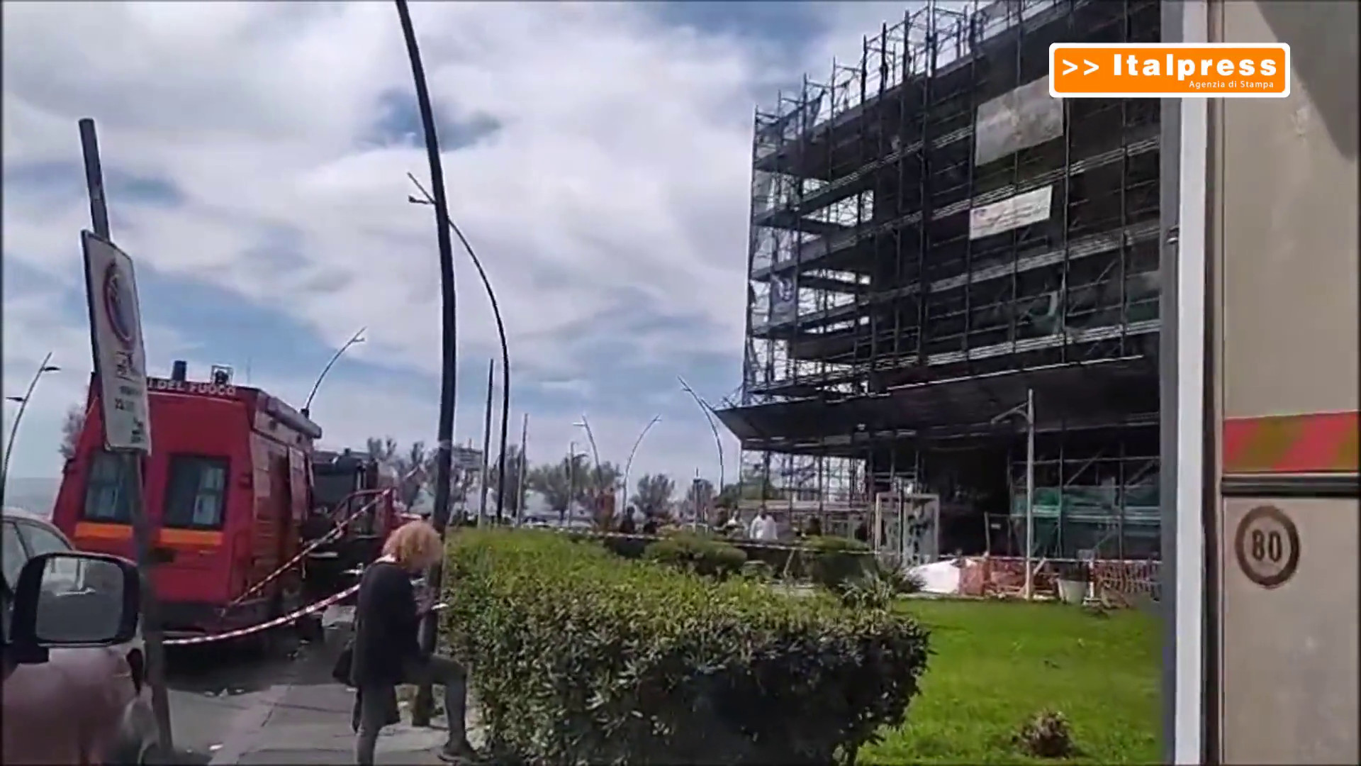 Incendio in un bar sul lungomare di Catania