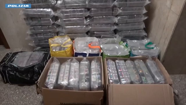 Sequestrati 520 chili di hashish tra Monza e Pavia, 3 persone arrestate Sequestrati 520 chili di hashish tra Monza e Pavia, 3 persone arrestate