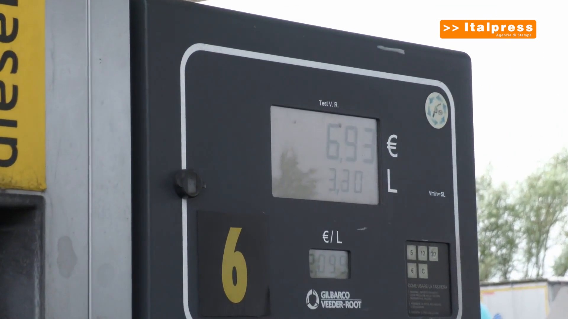 Carburanti, ad agosto prezzi in aumento del 23,8%