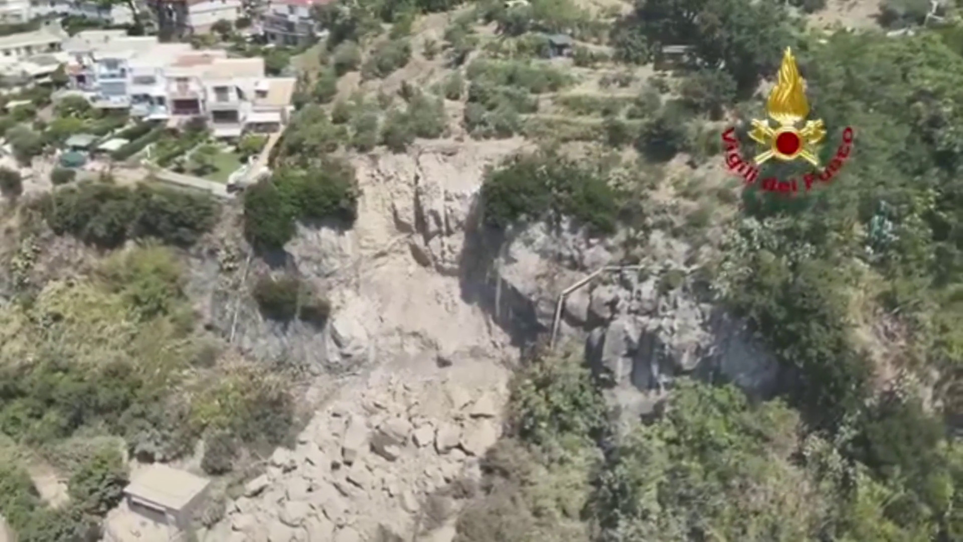 Terremoto Campi Flegrei, ricognizione aerea dei vigili del fuoco con i droni
