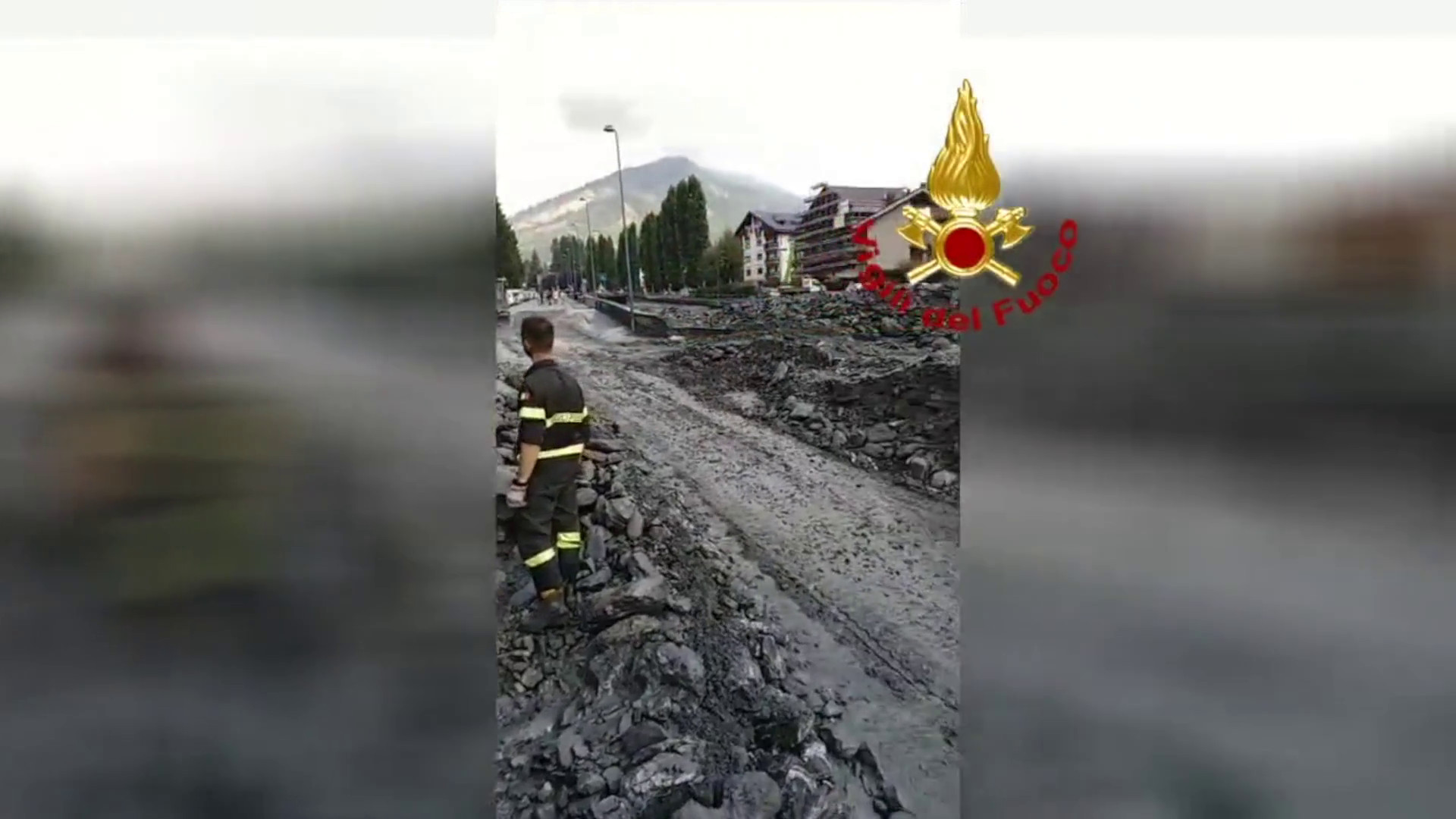 Fango e detriti invadono le strade di Bardonecchia, le immagini