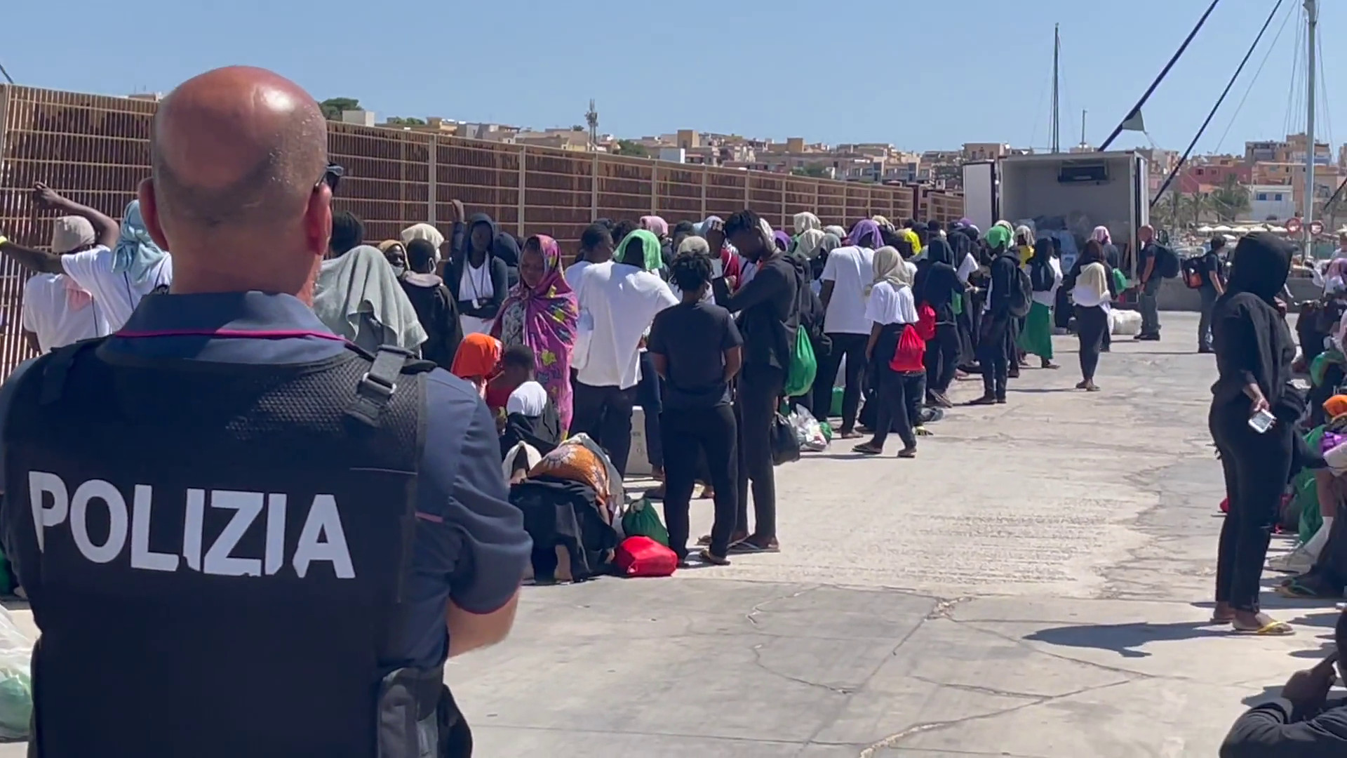 Sbarchi Senza Sosta A Lampedusa