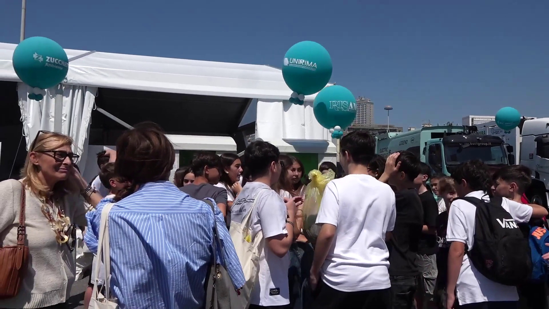 Erion Textiles, parte da Napoli progetto pilota sui rifiuti tessili nei negozi