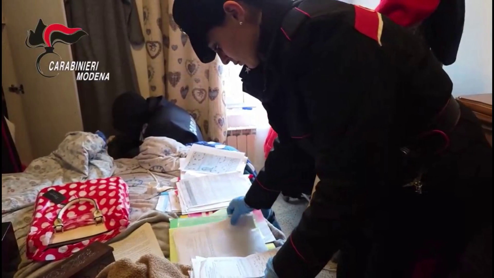 Documenti falsi per ingresso e soggiorno in Italia, 13 arresti