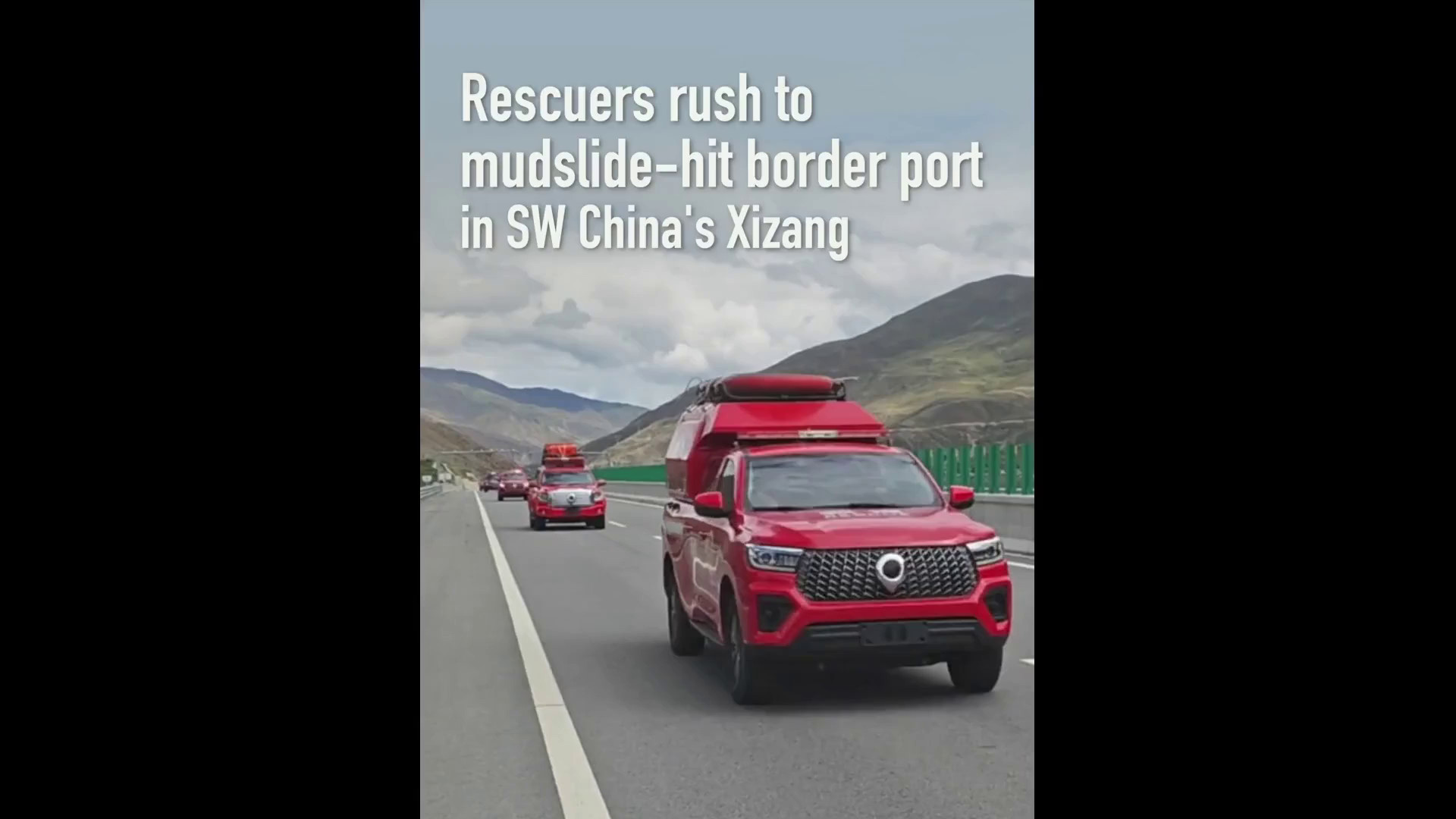 Cina: Xizang, soccorritori accorrono al valico colpito da una colata di fango