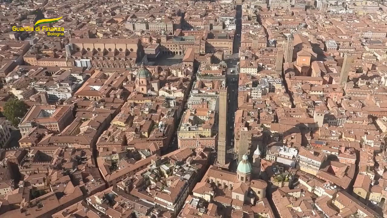 Società di Bologna non versa contributi e sottrae al fisco 8 milioni