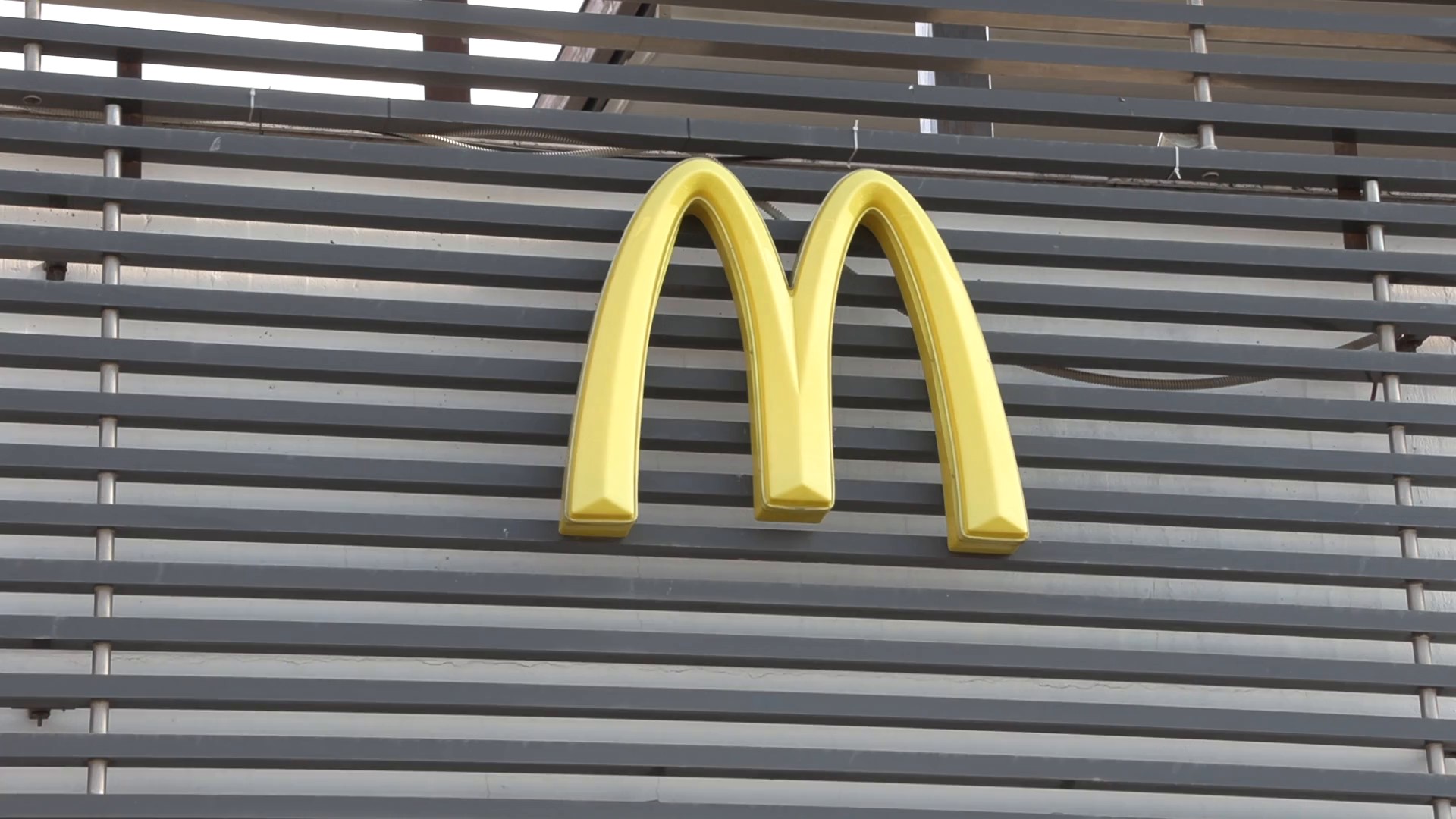 “Oltre le Frontiere”, giovani rifugiati al lavoro nei ristoranti McDonald's