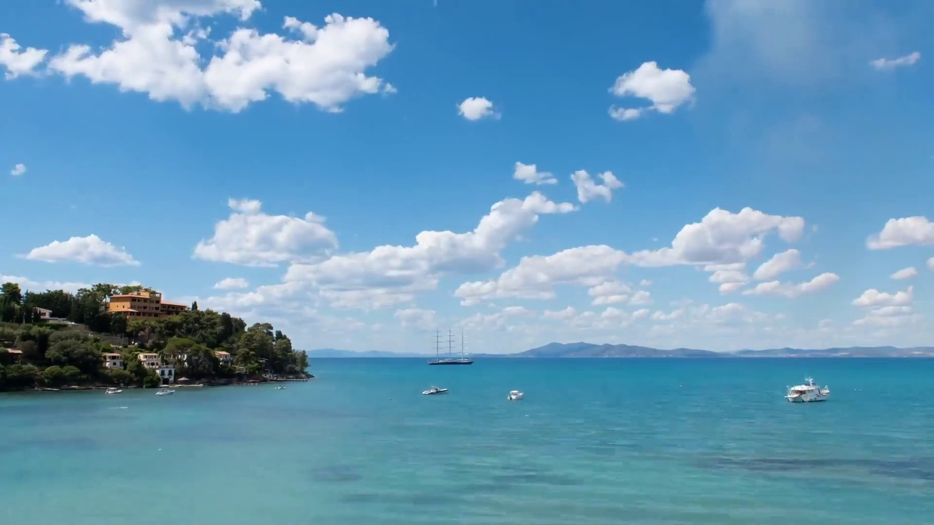 Turismo, ad agosto flussi in aumento ma pesa l'inflazione