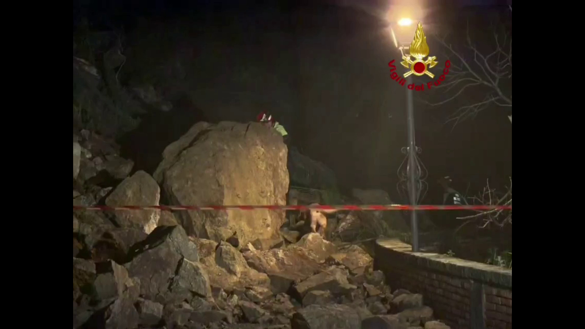 Frana nel Messinese, Vigili del Fuoco al lavoro