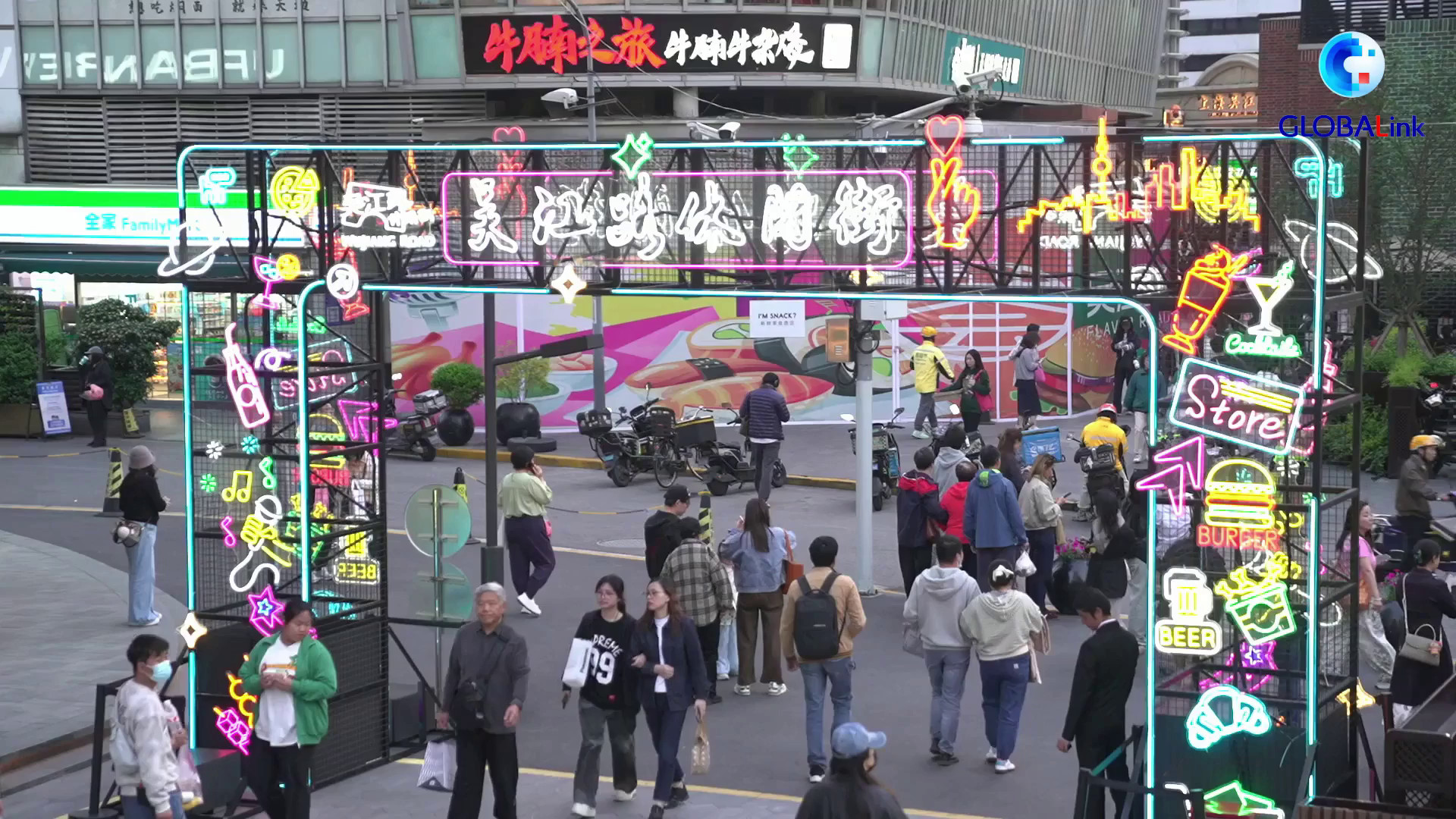 Cina, sicurezza e fascino di Shanghai conquistano i turisti stranieri