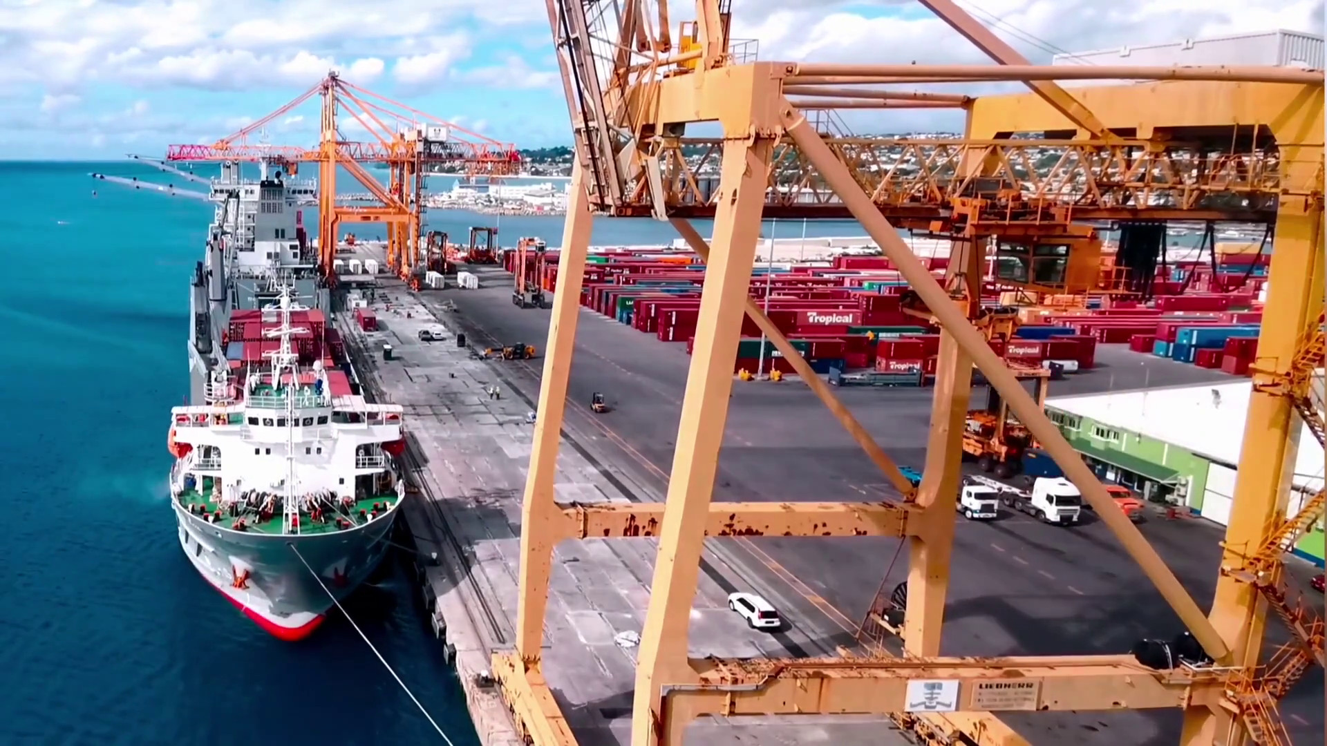 A giugno in crescita export e saldo commerciale