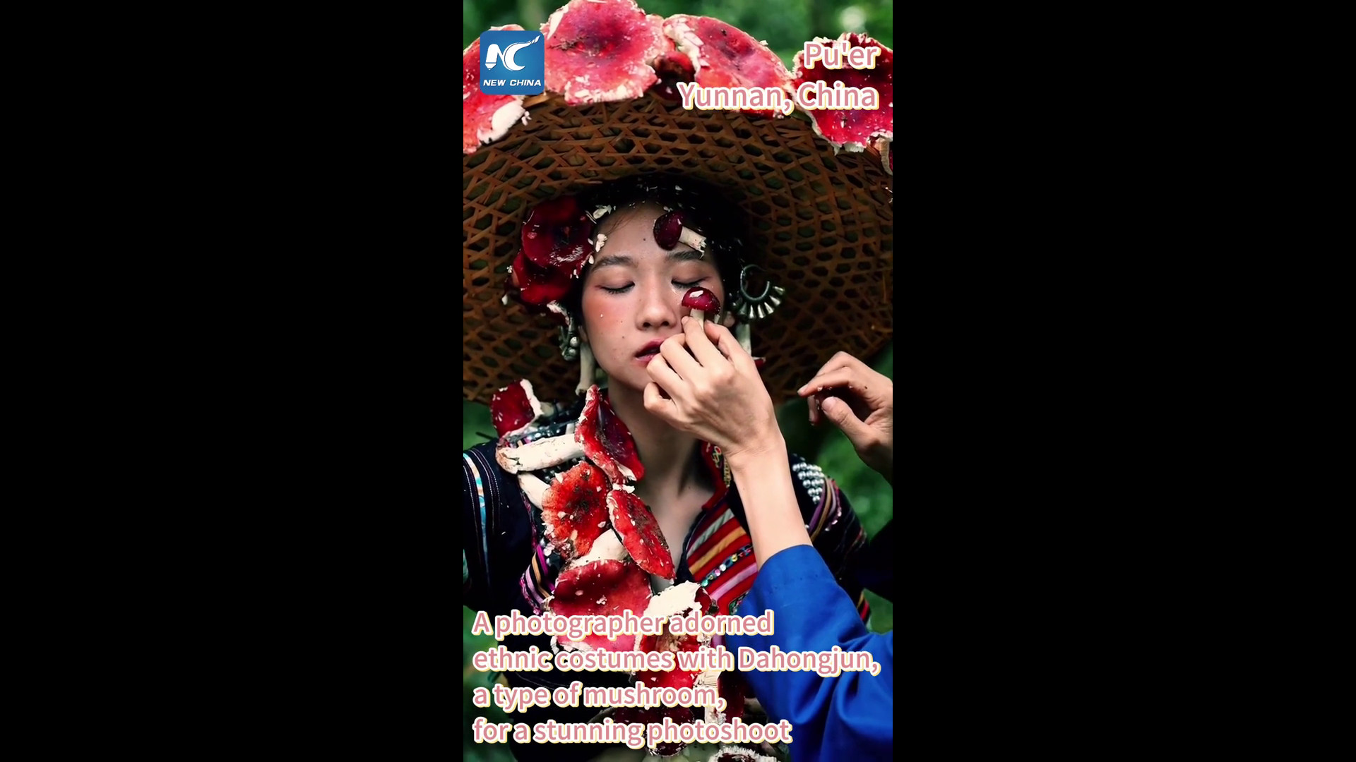 Cina, quando i funghi diventano arte da indossare