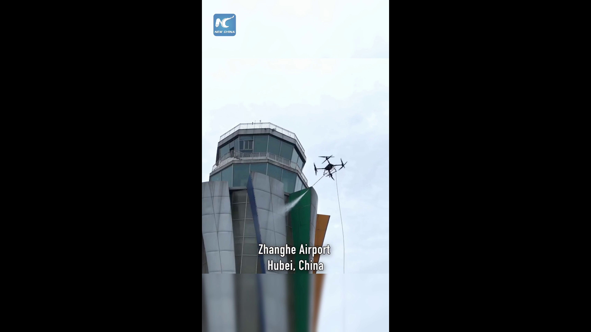 Cina: drone svolge missione di pulizia in aeroporto nella provincia di Hubei