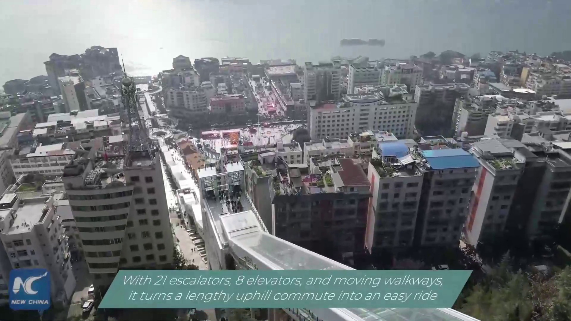 Cina, a Chongqing una maxi scala mobile diventa nuova attrazione turistica