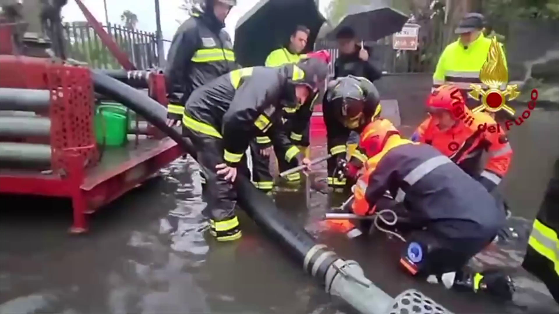 Maltempo a Catania, ancora allagamenti. Soccorritori in azione