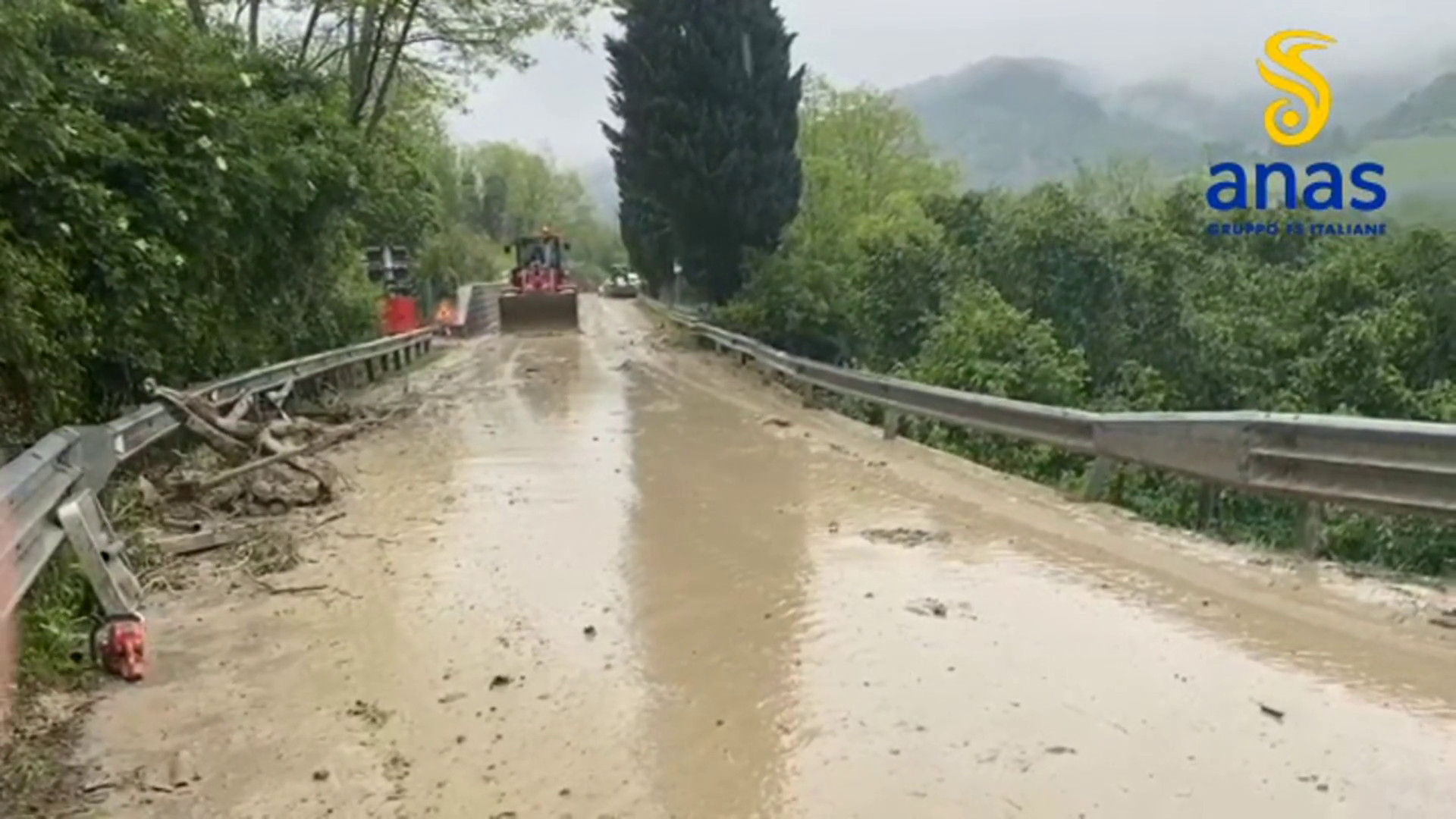 Alluvione in Emilia-Romagna, strade sommerse dal fango