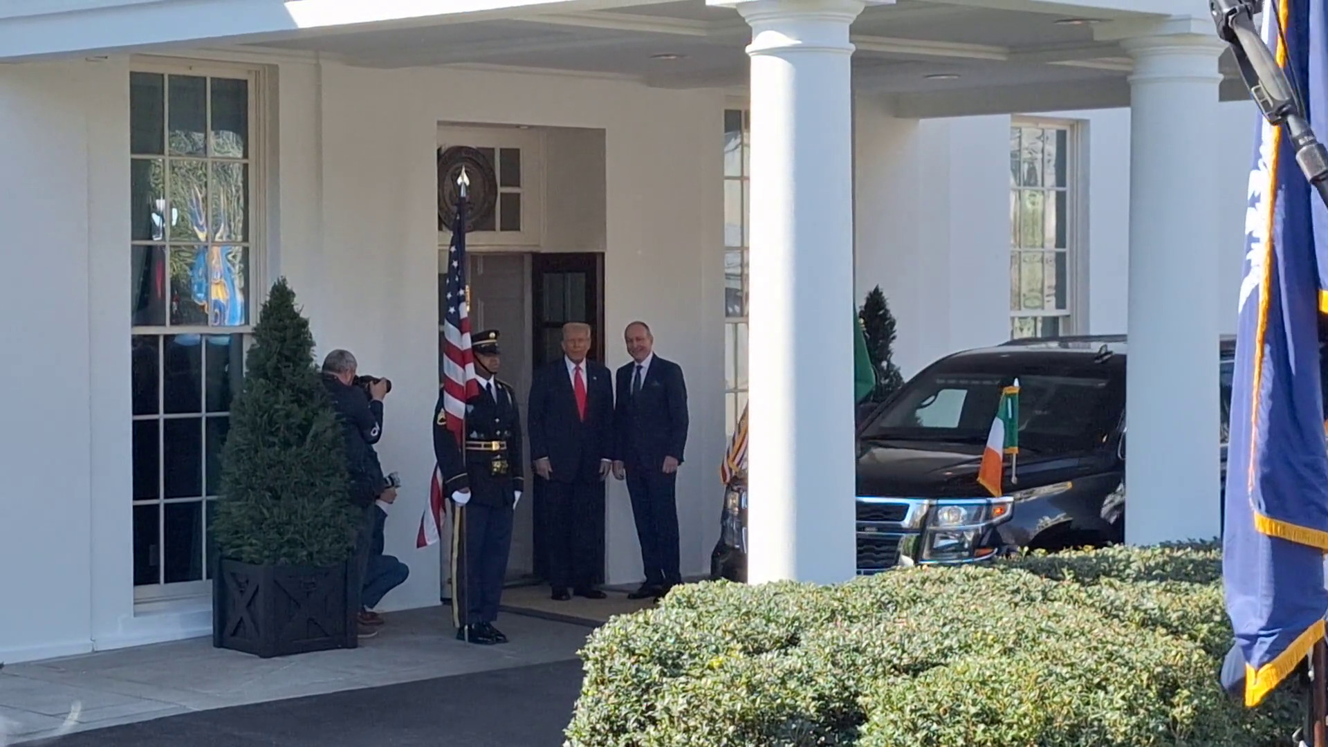 Trump riceve il primo ministro irlandese alla Casa Bianca