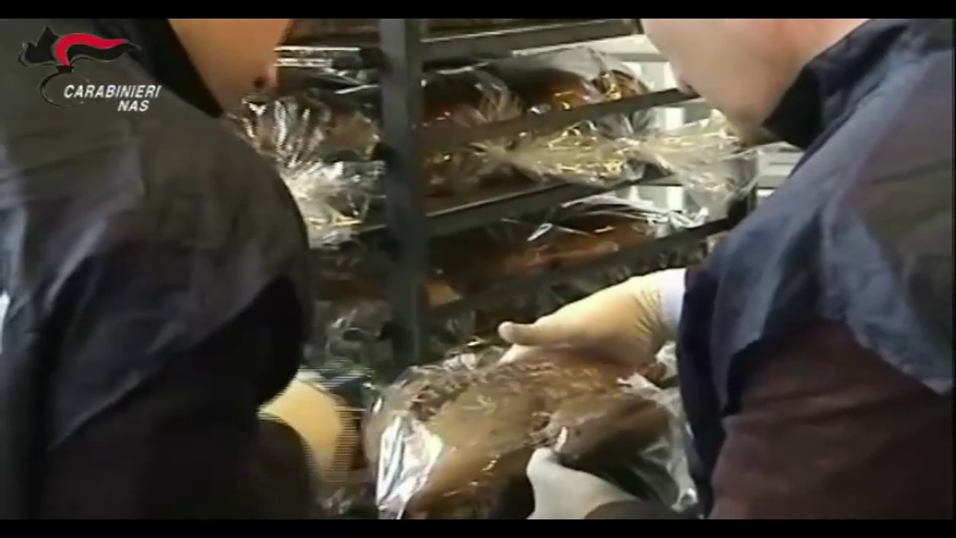 Uova di pasqua e colombe non sicuri e scaduti, maxi sequestro del Nas