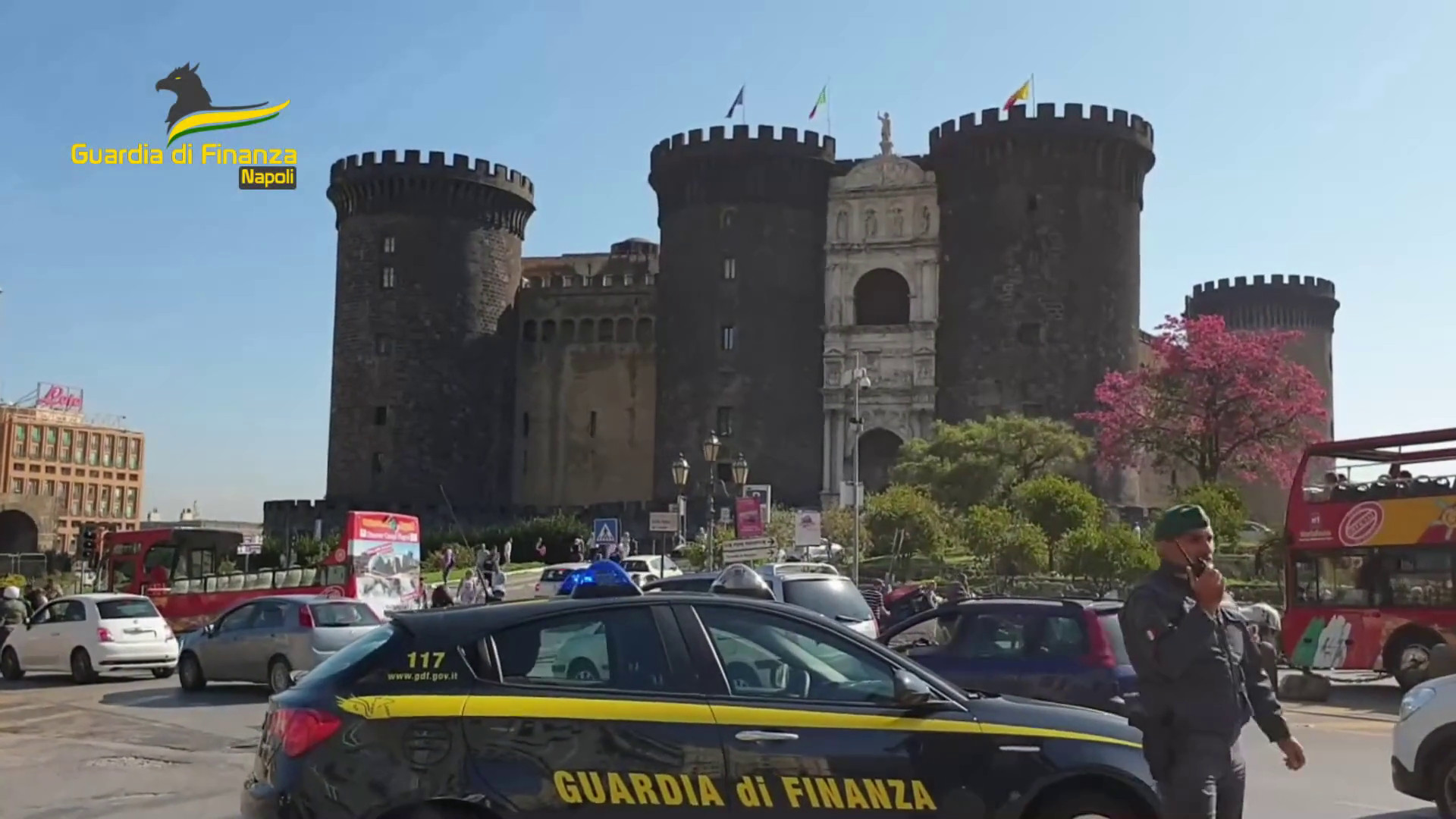 Controlli sulle autorimesse a Napoli, 16 violazioni amministrative