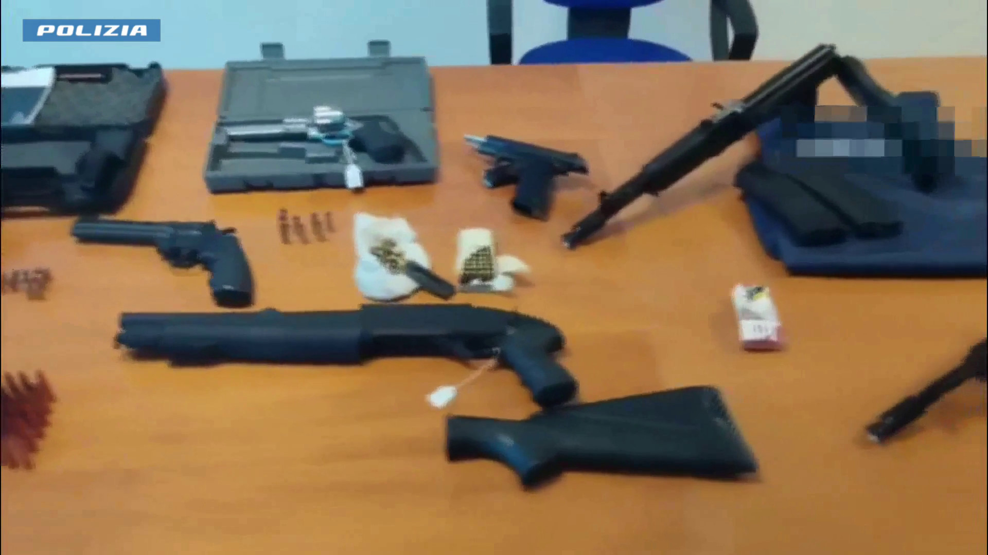 Arrestato un latitante nel siracusano, aveva arsenale in un covo