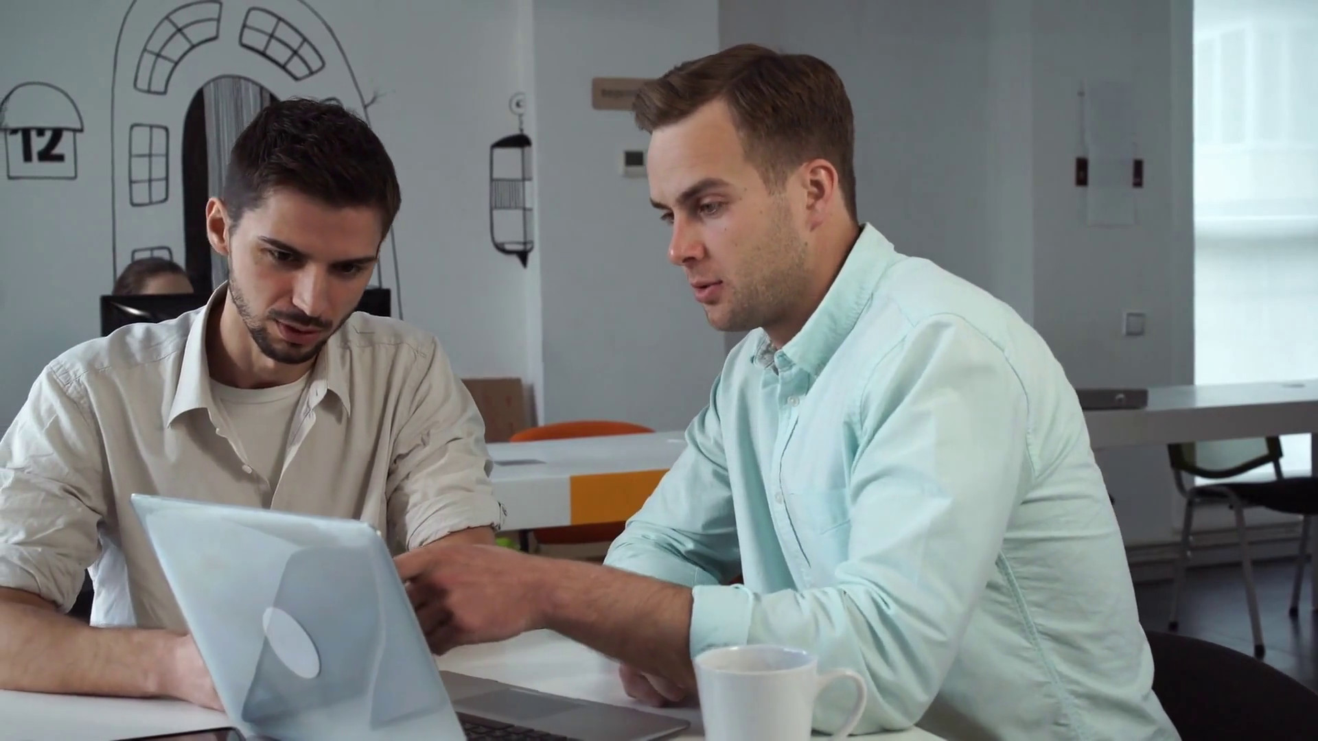 Inflazione stabile, consumi in lieve calo