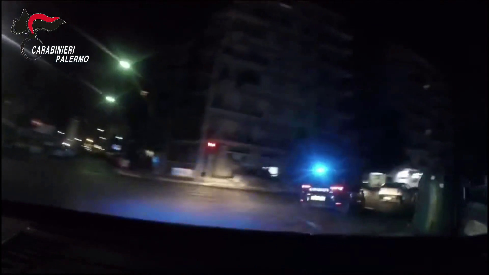 <div>Arrestati a Palermo dopo un furto, le immagini dell'inseguimento</div>