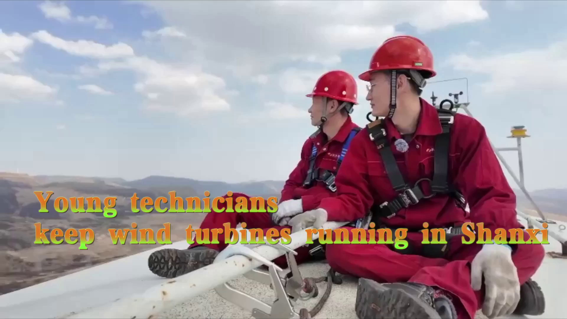 Cina, giovani tecnici mantengono in funzione turbine eoliche nello Shanxi