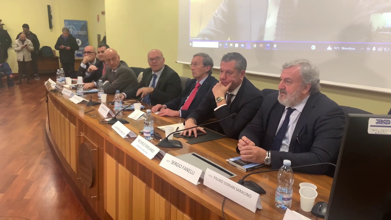 Bari, Emiliano alla presentazione del libro di Scopelliti “Commovente”