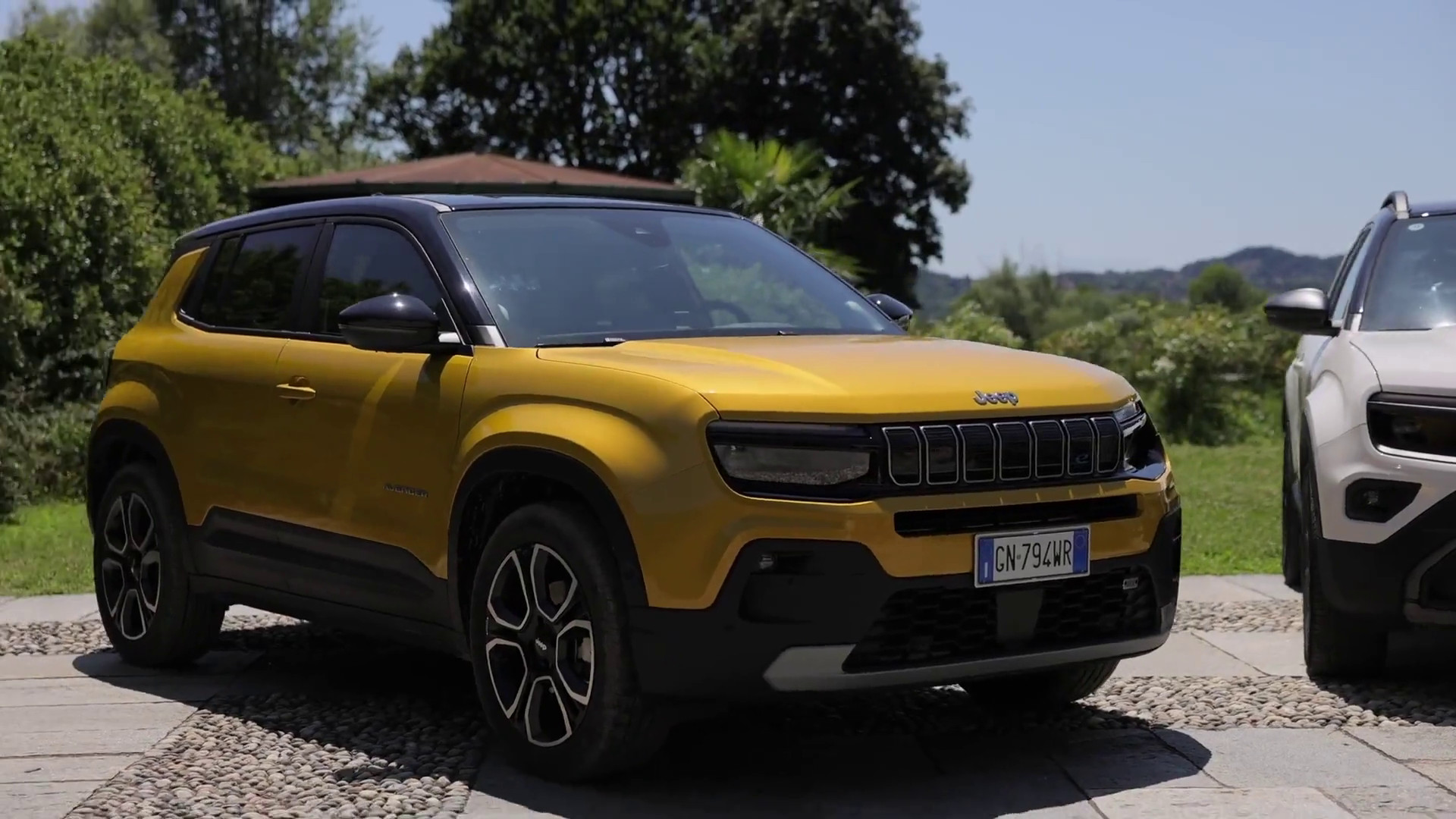 Nuova Jeep Avenger 4xe, ideale anche per l'offroad