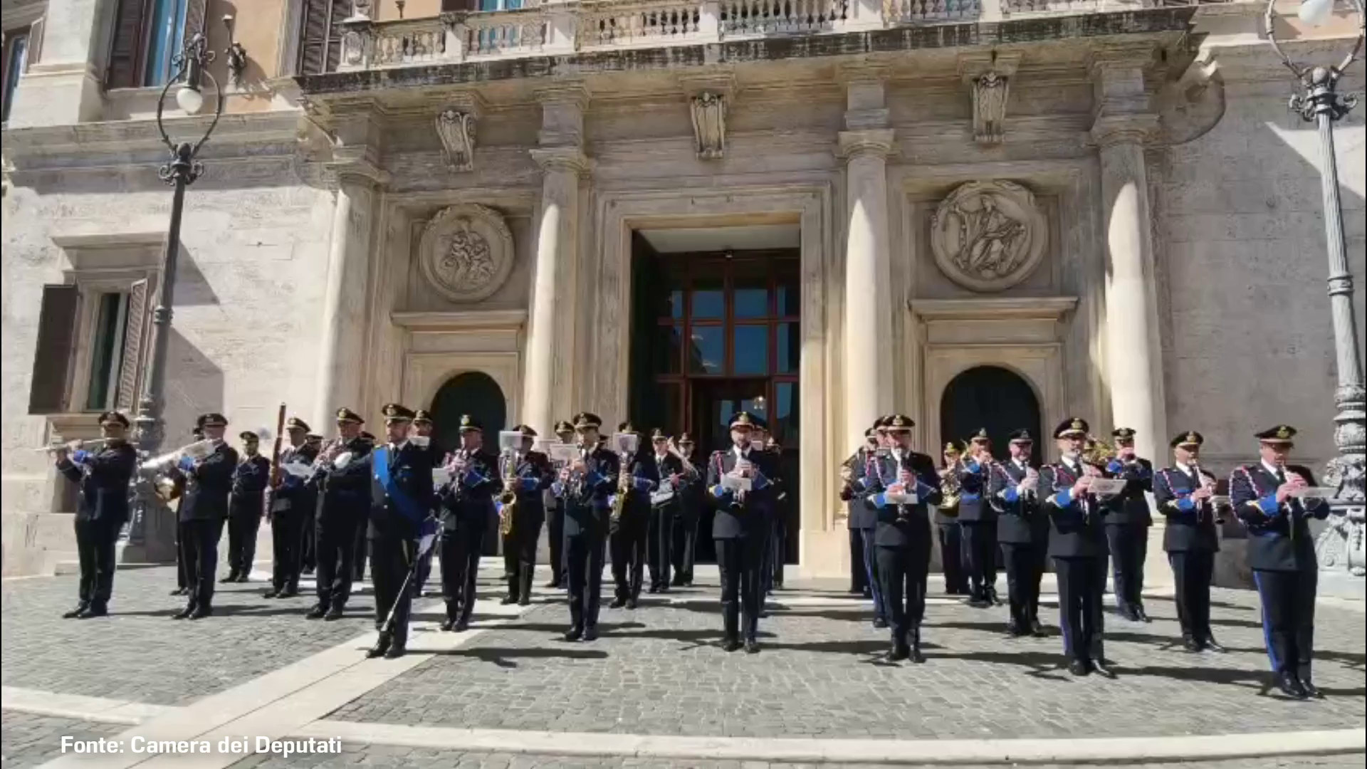 2 Giugno, con l'inno nazionale al via 