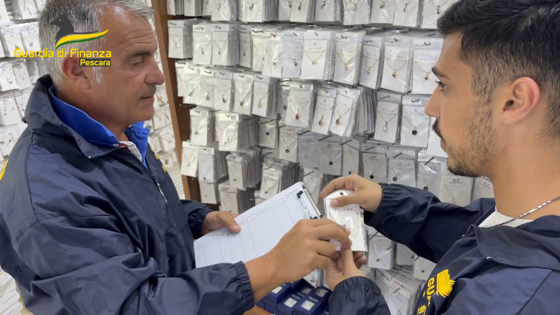Pescara, la Gdf sequestra 400 mila pezzi di bigiotteria non conformi