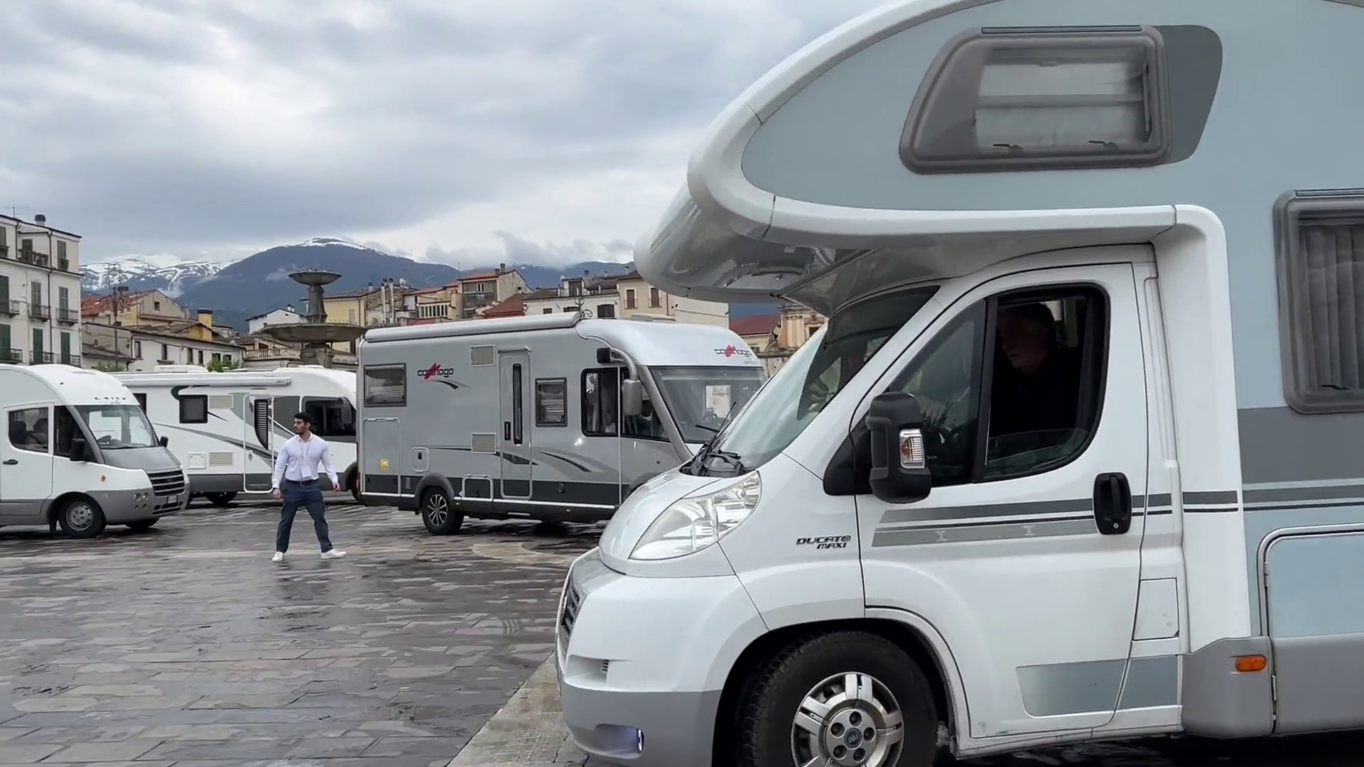 Pet Camper Tour riparte dall'Abruzzo contro l'abbandono degli animali