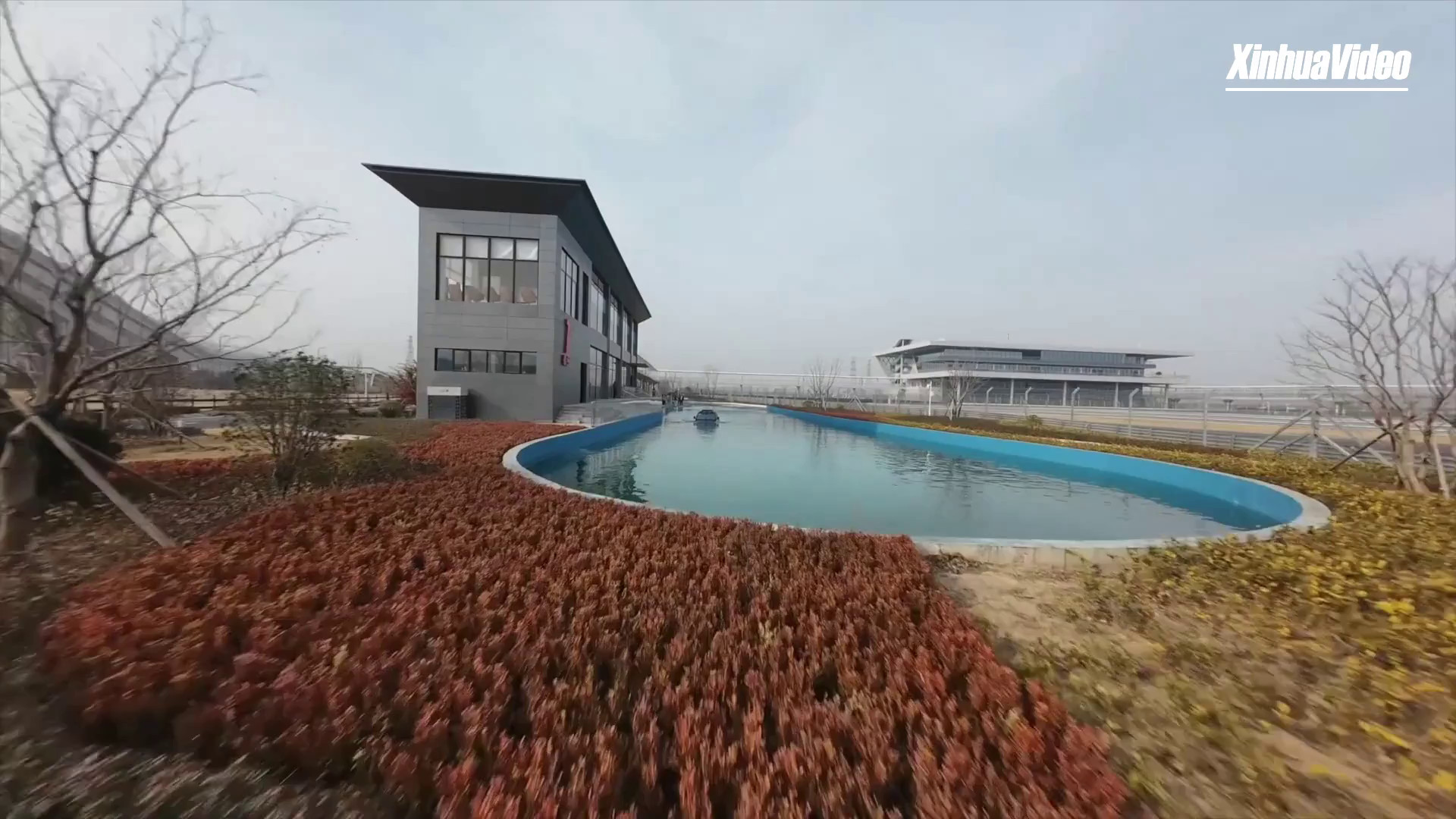 Cina: veicolo a nuova energia BYD si cimenta in navigazione di un corso d'acqua