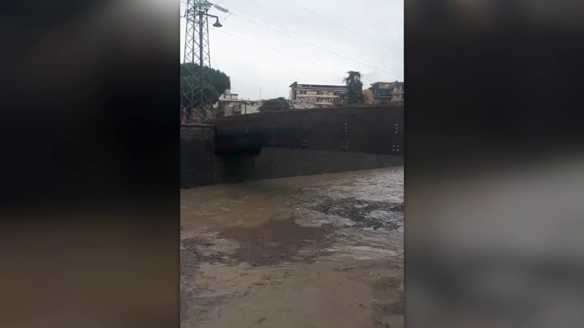 Bomba d'acqua su Firenze, le immagini