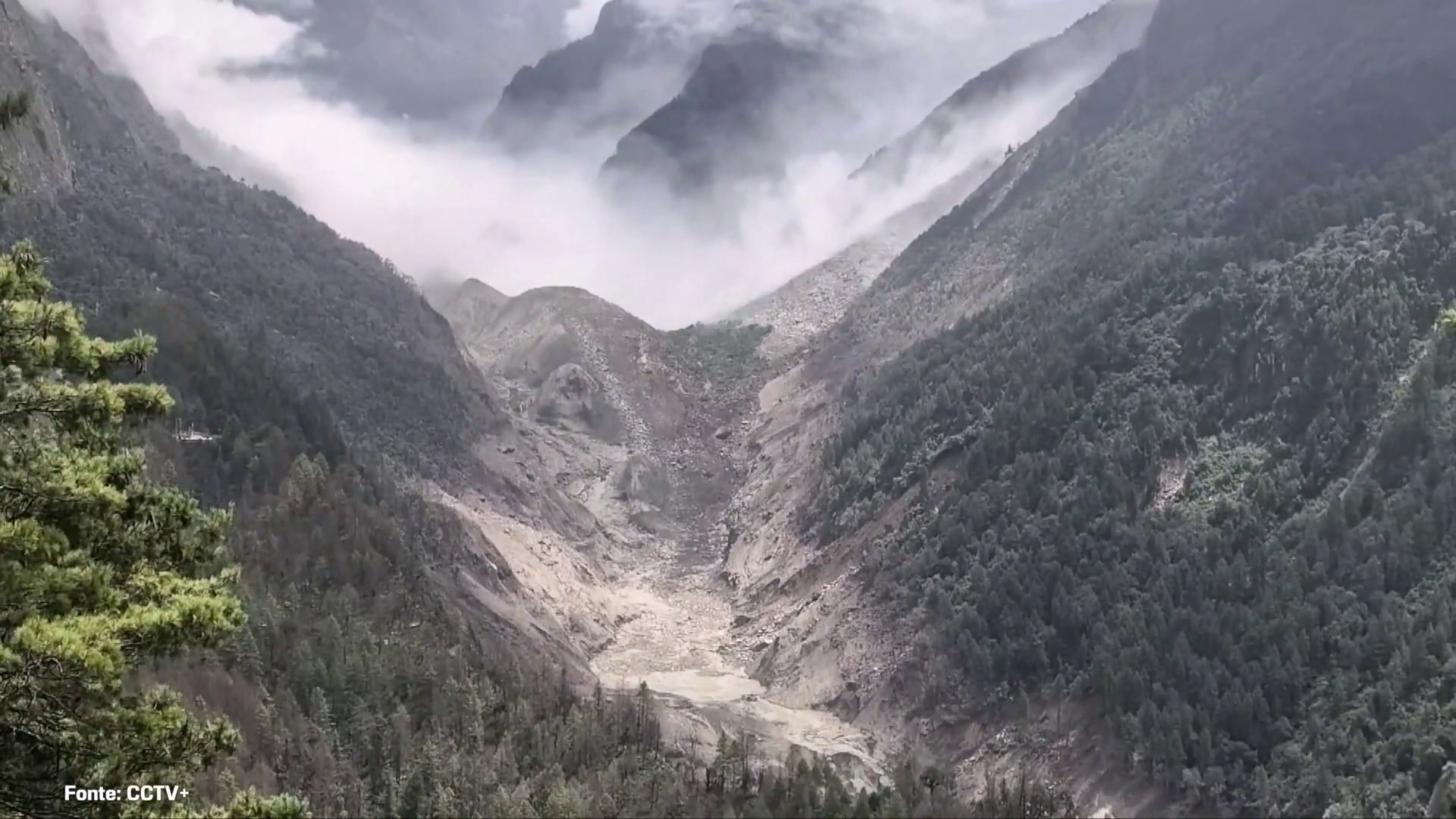Tibet, una frana al confine con il Nepal travolge strade e infrastrutture