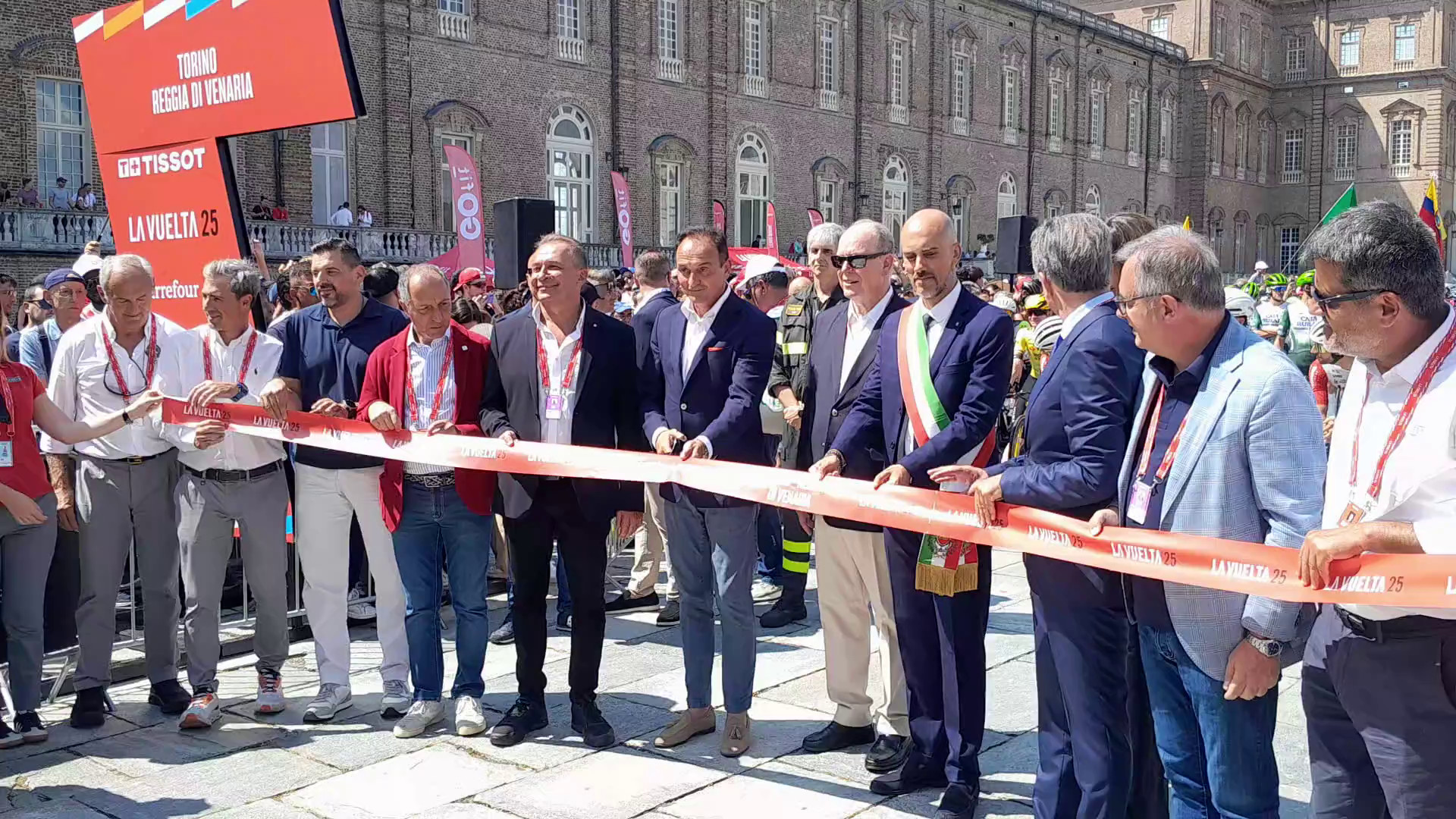 La Vuelta ha preso il via dalla Reggia di Venaria a Torino