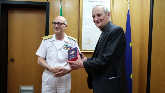 Guardia Costiera, il cardinale Zuppi visita il Comando Generale