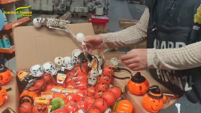 Controlli per Halloween, sequestrati 12 mila prodotti nel bolognese