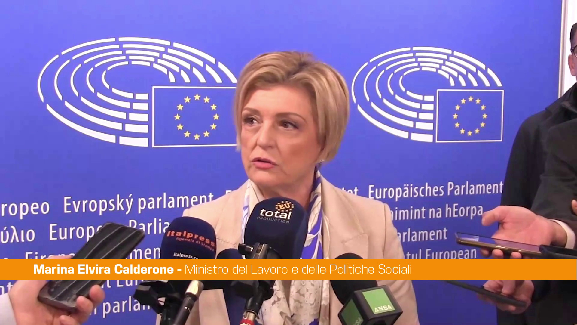 Salario minimo, Calderone "L'Italia rispetta la normativa europea"